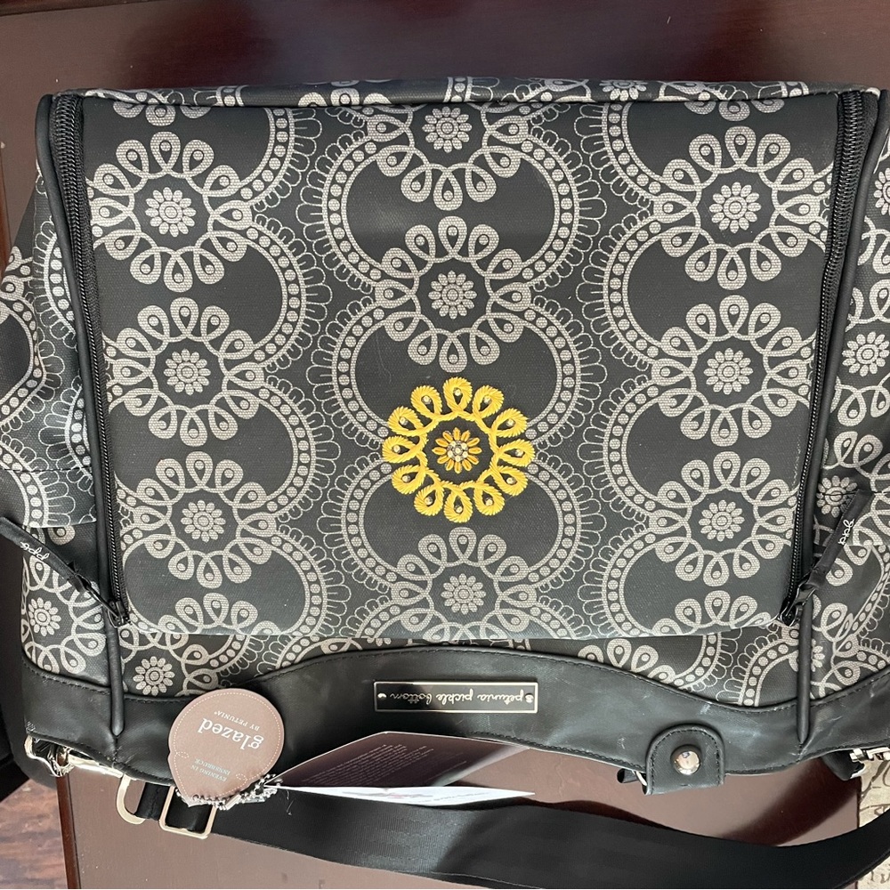 NWT Petunia pickle bottom diaper bag. With a matching wallet. New with tags